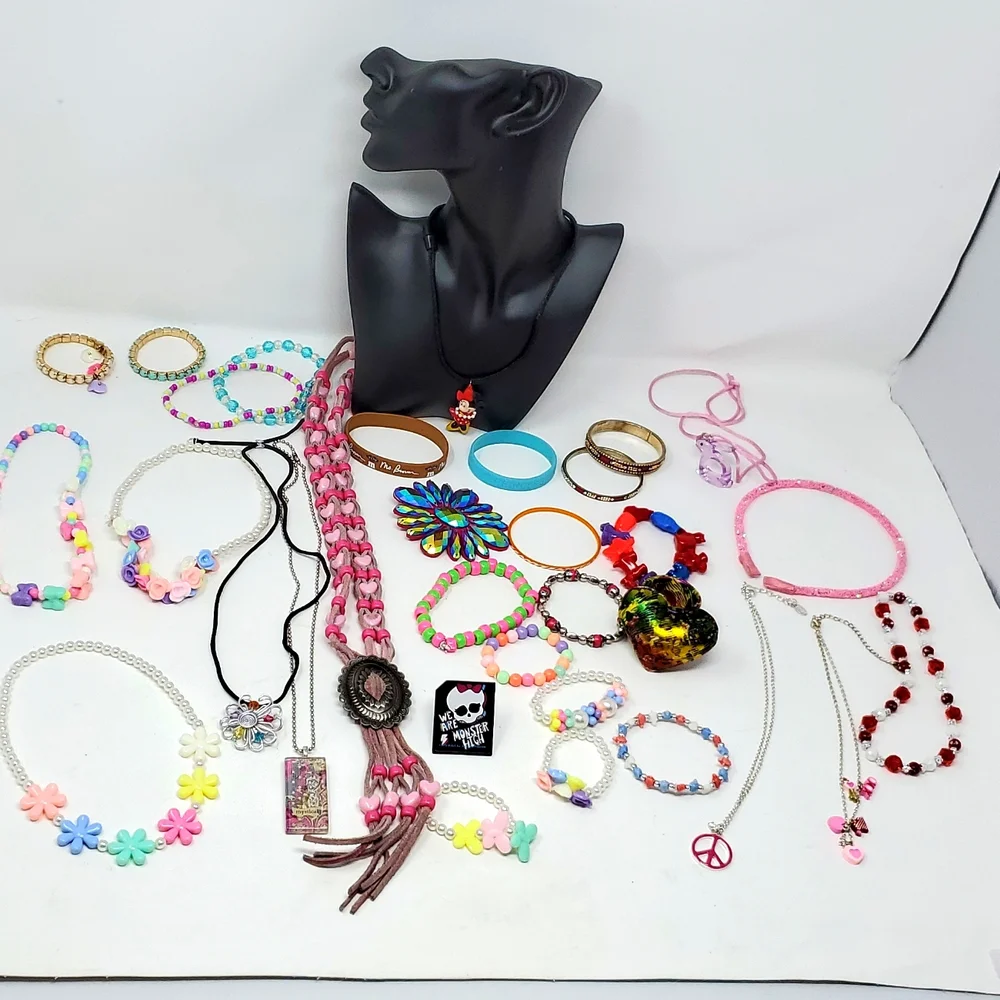 Kids Jewelry Mixed Lot Over 30 Pcs Mini Mouse M&M Bolo